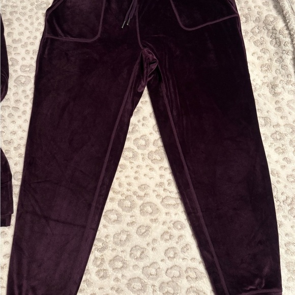 32 DEGREE Rich Purple Velvet Top and Bottom Pajama Set / Loungewear - Picture 7 of 9